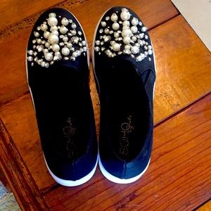 Soho Girls black slip on shoes - size 8